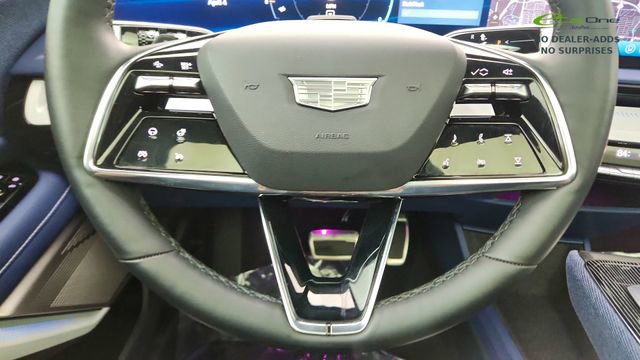 Used 2025 Cadillac Optiq Sport 2 image 42