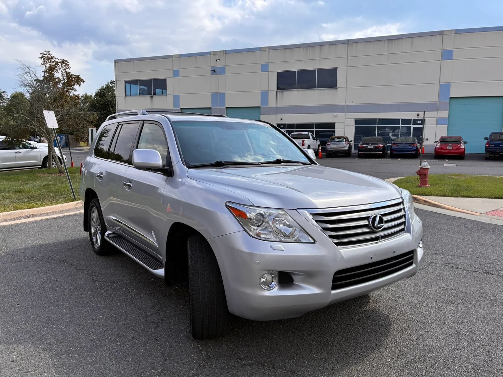 Used 2011 Lexus LX 570 4WD w/ Luxury Pkg image 11