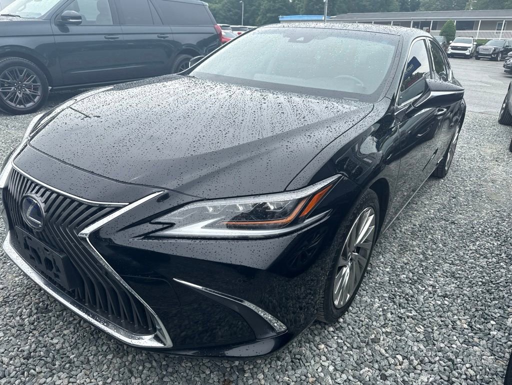 Used 2019 Lexus ES 300h w/ Accessory Package 2