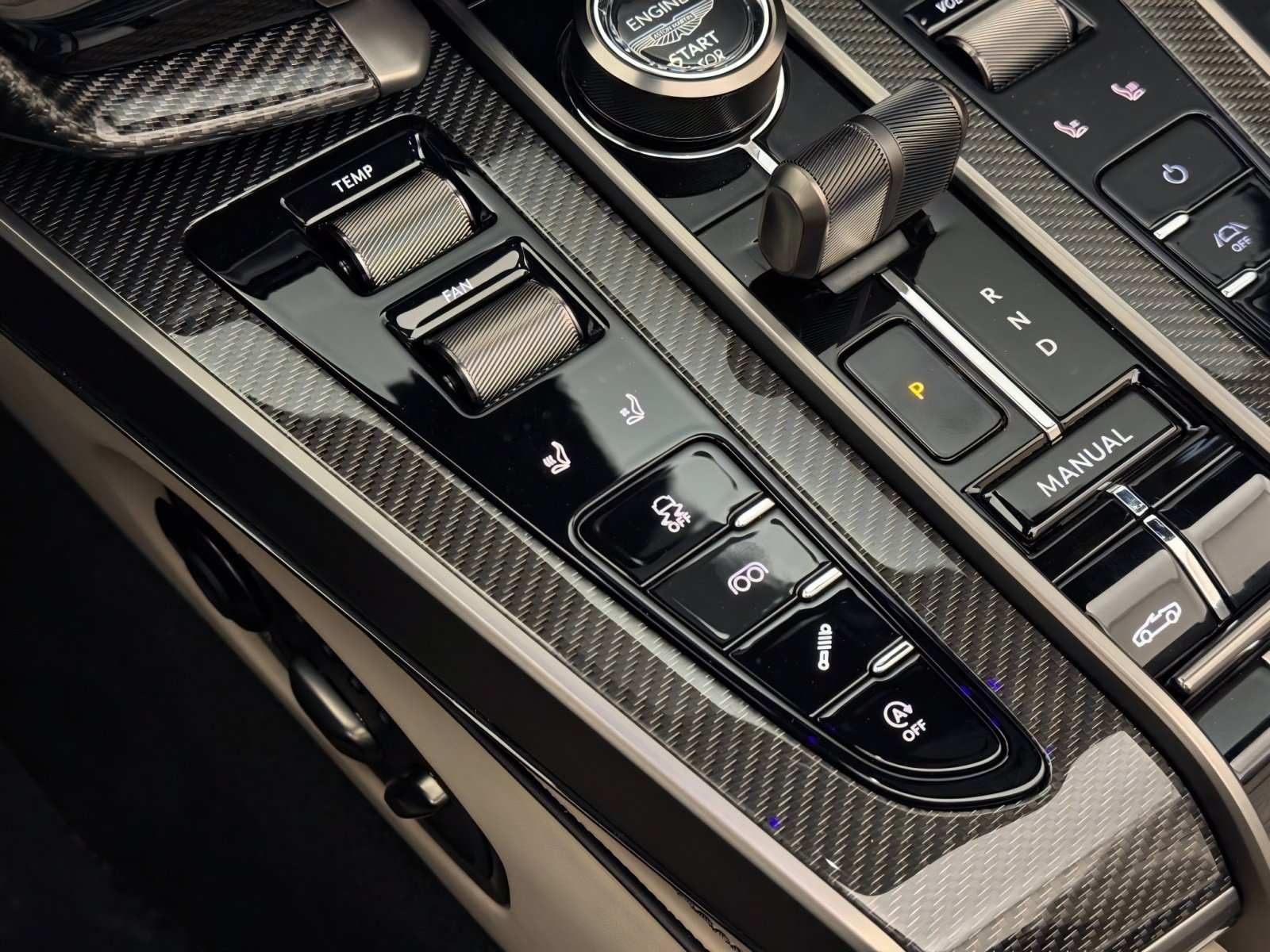 New 2026 Aston Martin Vanquish Convertible RWD image 19