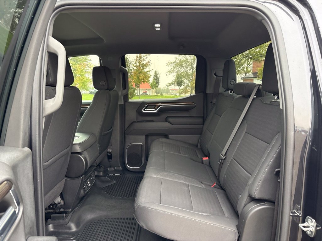 Used 2023 Chevrolet Silverado 1500 LT AWD/4WD image 15