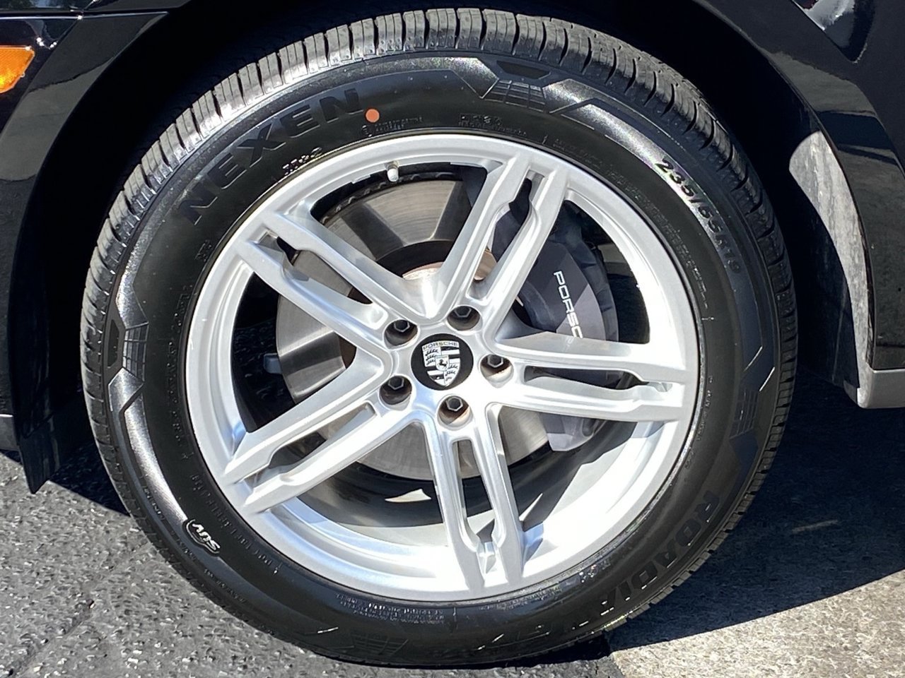Used 2024 Porsche Macan AWD/4WD image 8
