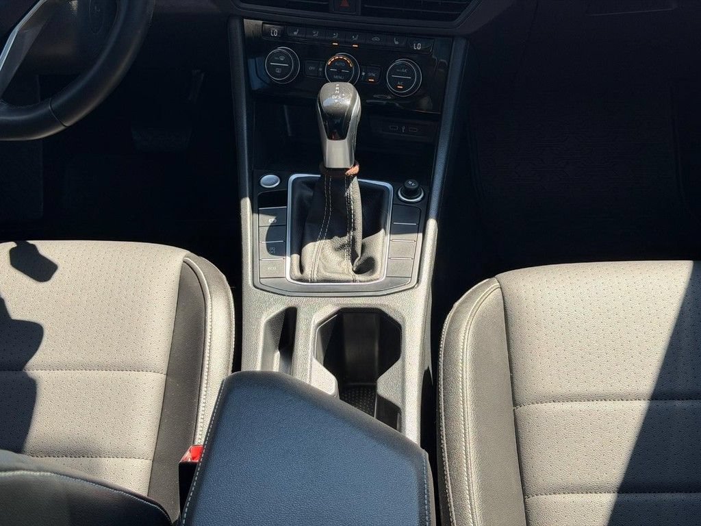 Used 2023 Volkswagen Jetta SE FWD image 14