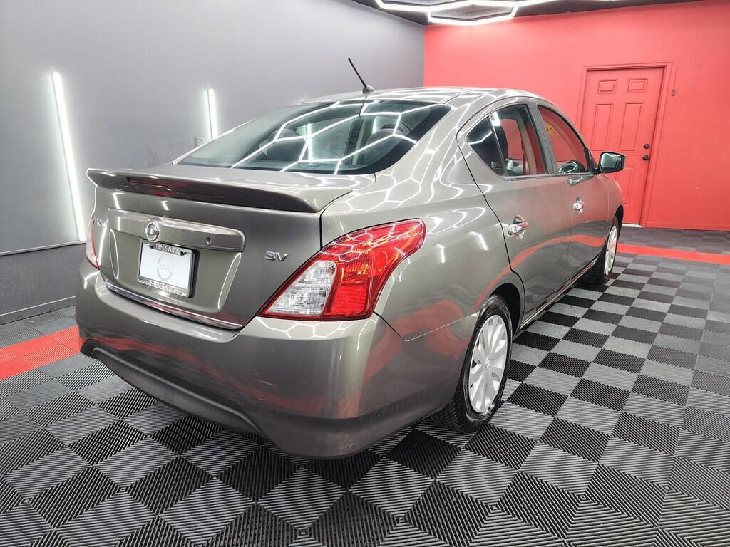 Used 2017 Nissan Versa SV FWD image 5