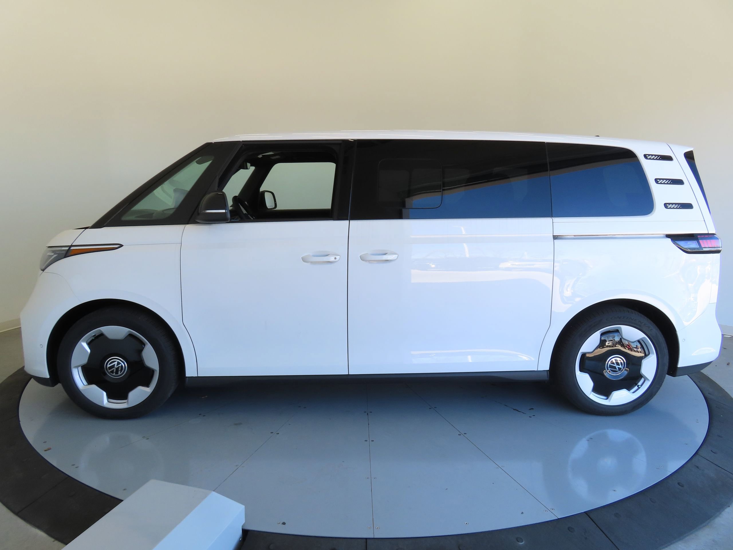 New 2025 Volkswagen ID. Buzz Pro S image 10