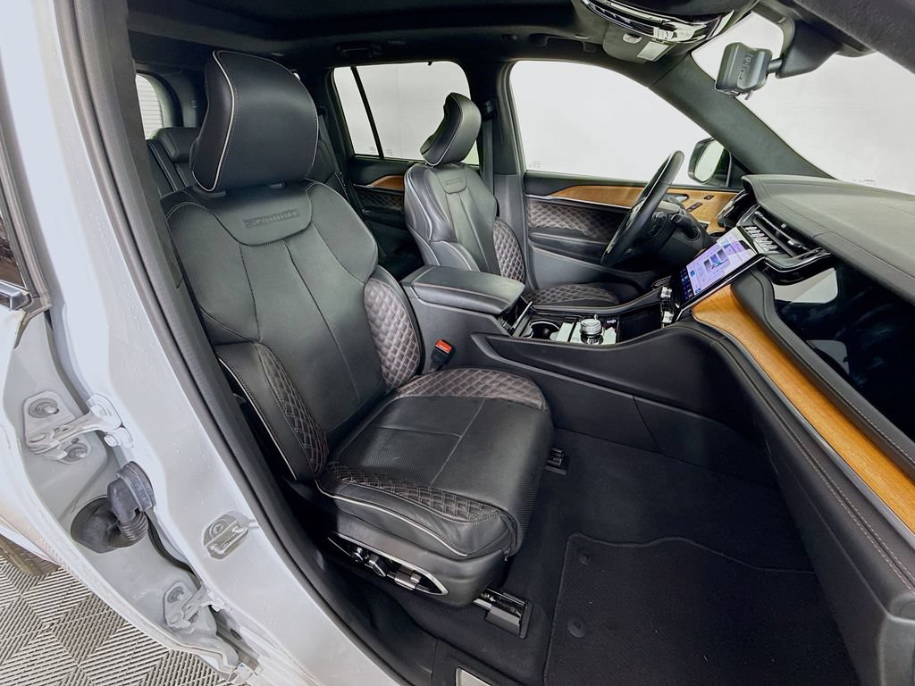 Used 2022 Jeep Grand Cherokee Summit AWD/4WD image 30