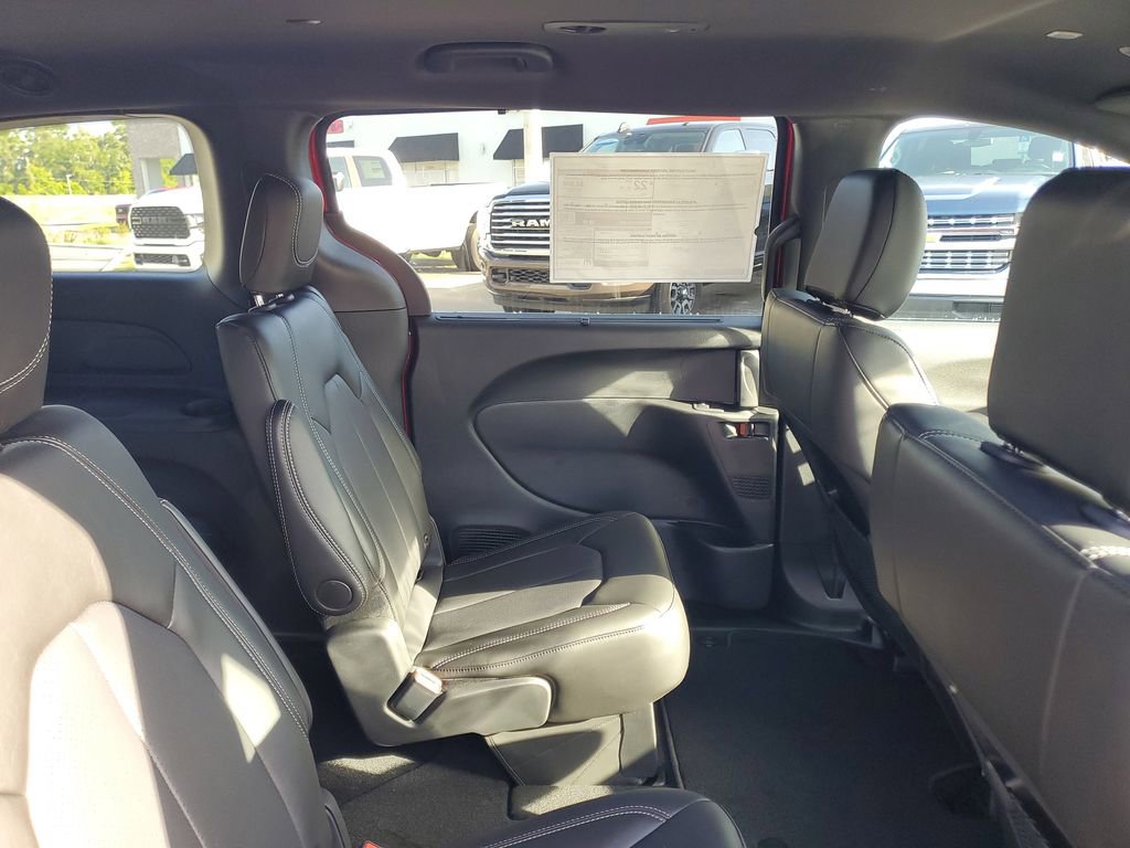 New 2025 Chrysler Voyager LX FWD image 30