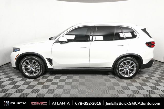 Used 2024 BMW X5 xDrive40i w/ Premium Package image 31