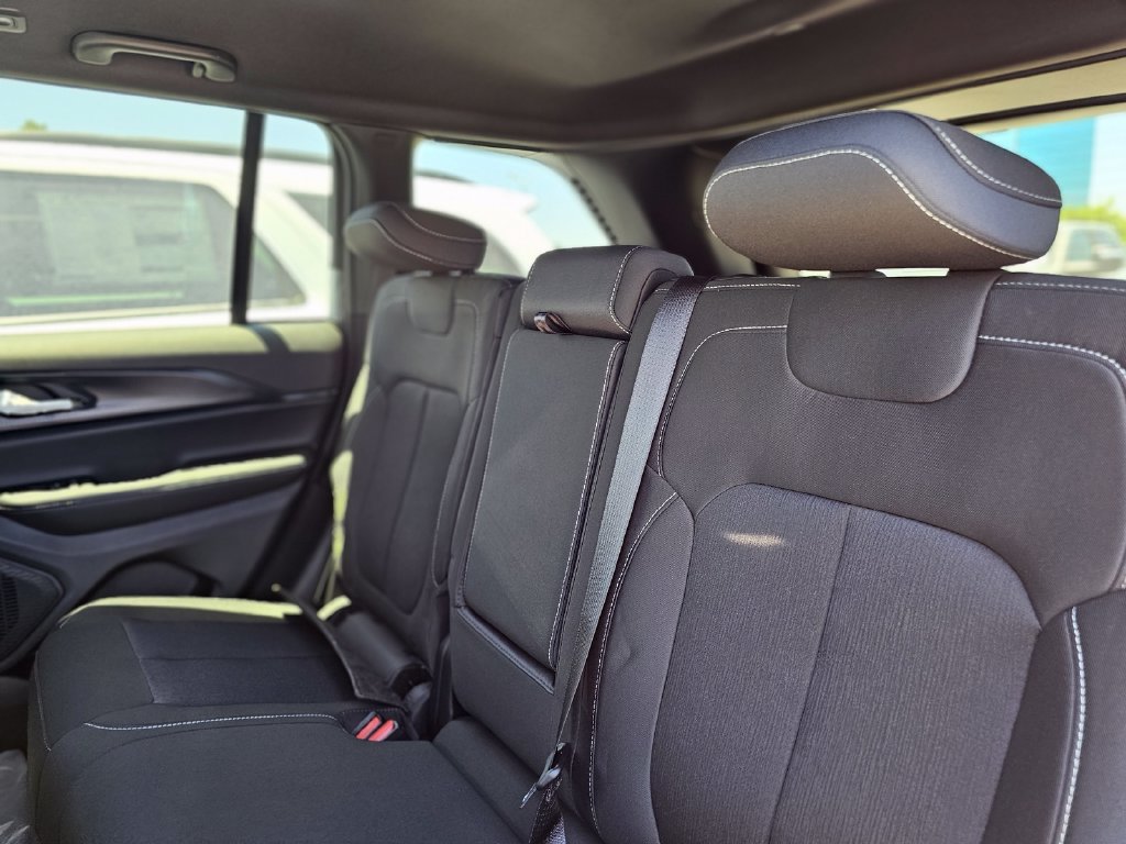 New 2026 Jeep Grand Cherokee Laredo RWD image 23