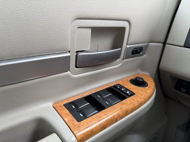 Used 2008 Chrysler Aspen Limited image 18