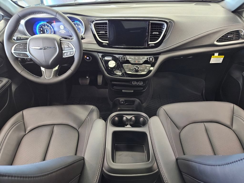 New 2025 Chrysler Pacifica Select w/ Fav Edition Package FWD image 11