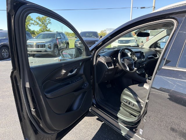 Used 2024 GMC Terrain SLT AWD/4WD image 18