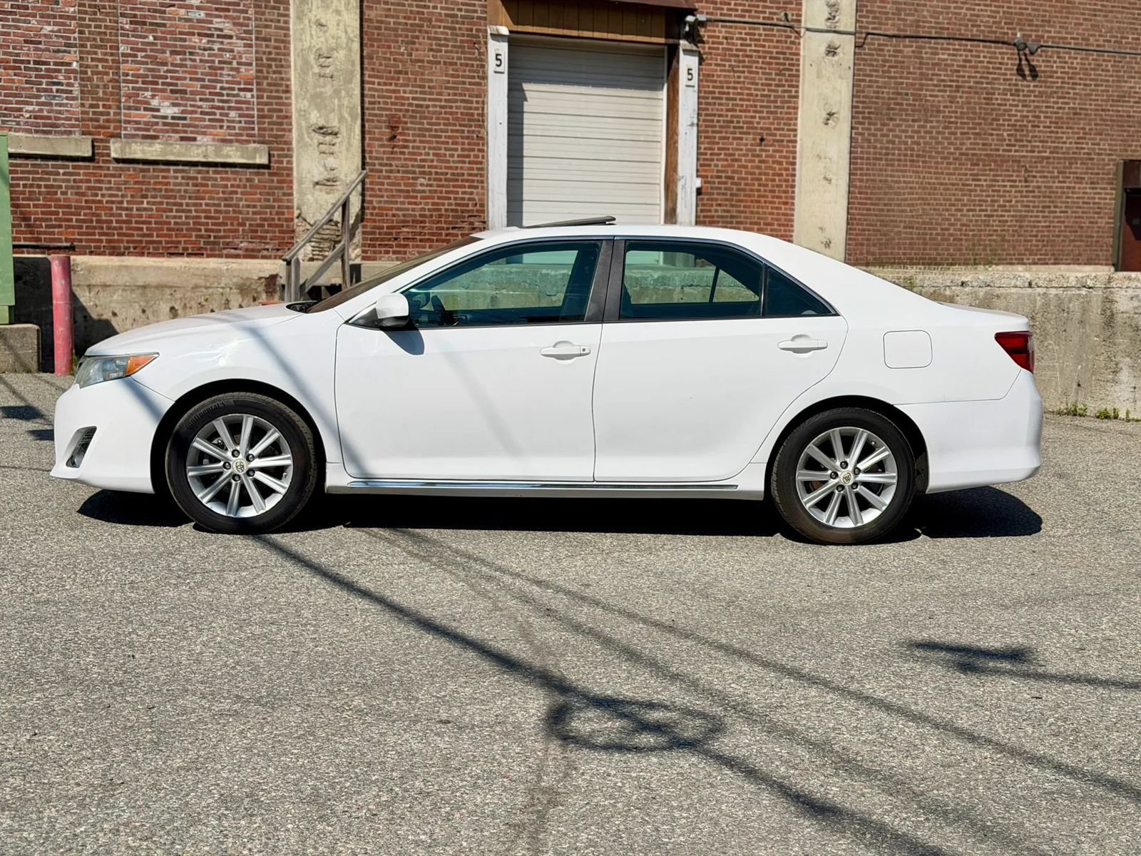 Used 2013 Toyota Camry XLE FWD image 2
