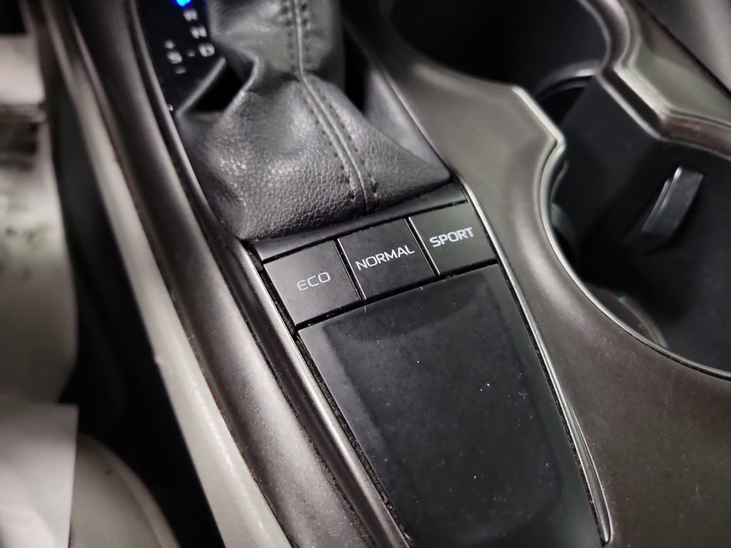 Used 2022 Toyota Camry SE FWD image 19