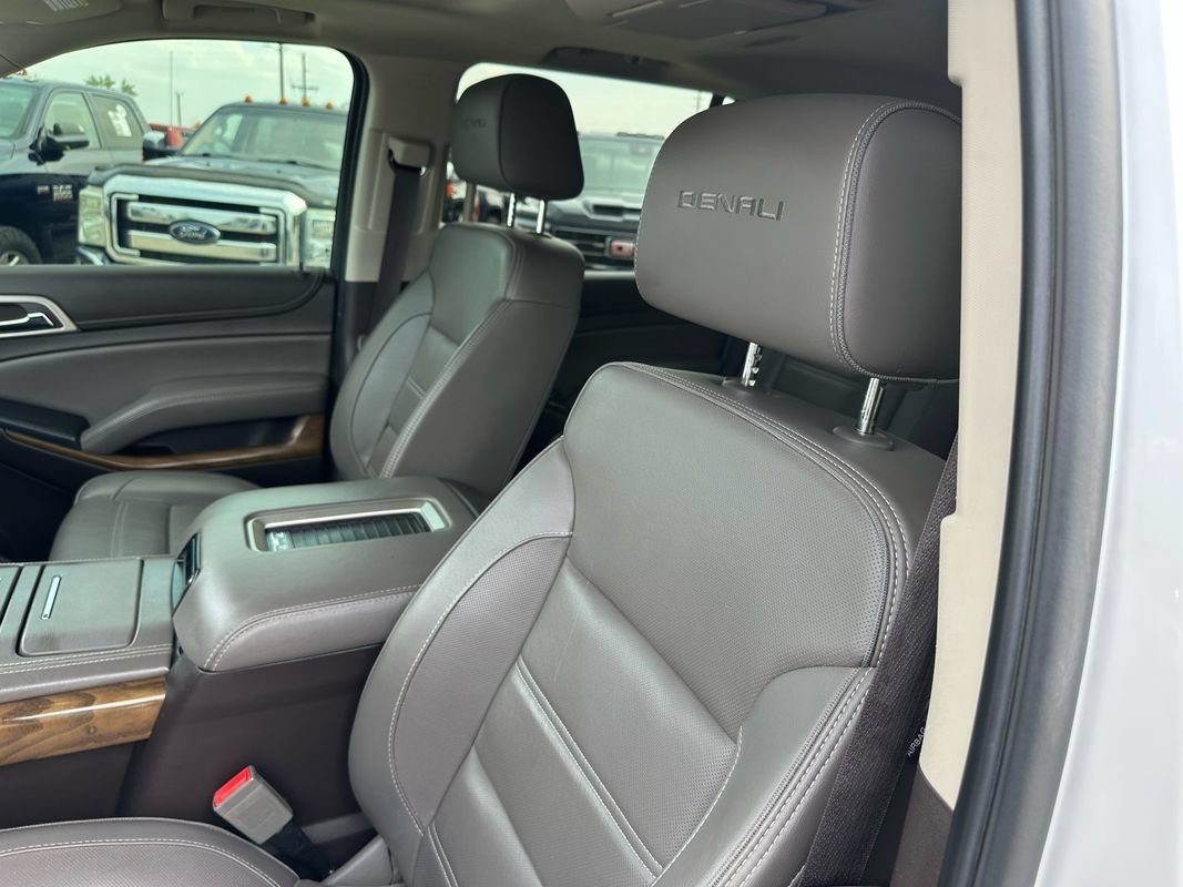 Used 2019 GMC Yukon Denali w/ Denali Ultimate Package AWD/4WD image 32