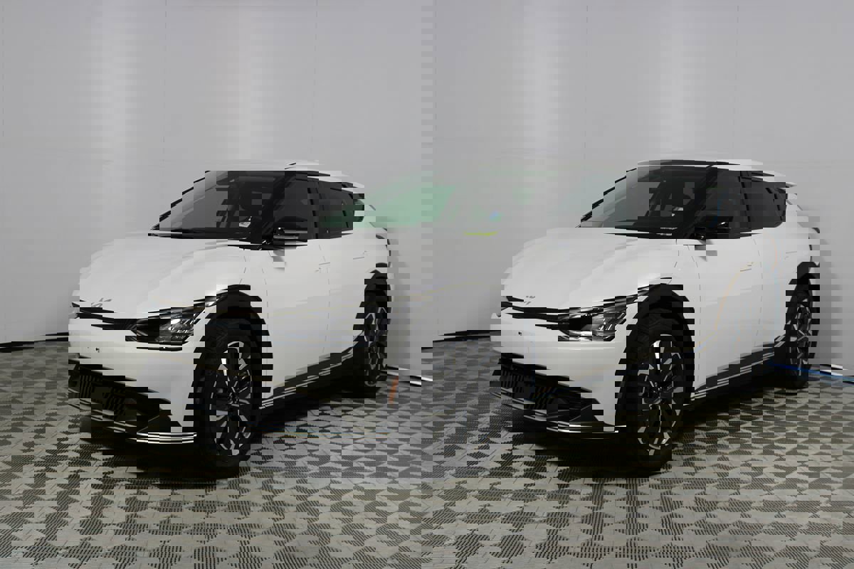 Used 2024 Kia EV6 Light RWD image 3