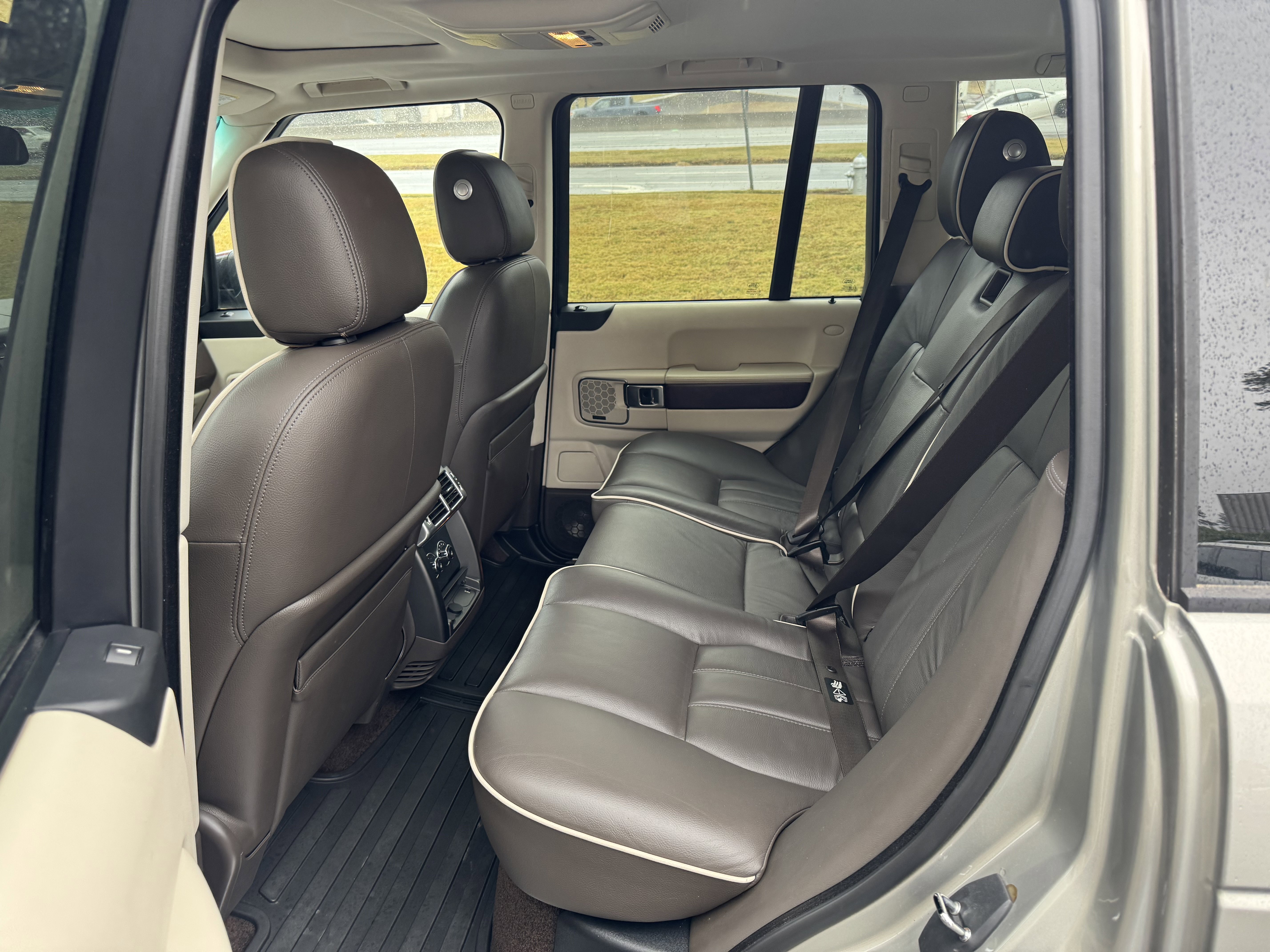 Used 2012 Land Rover Range Rover HSE image 23