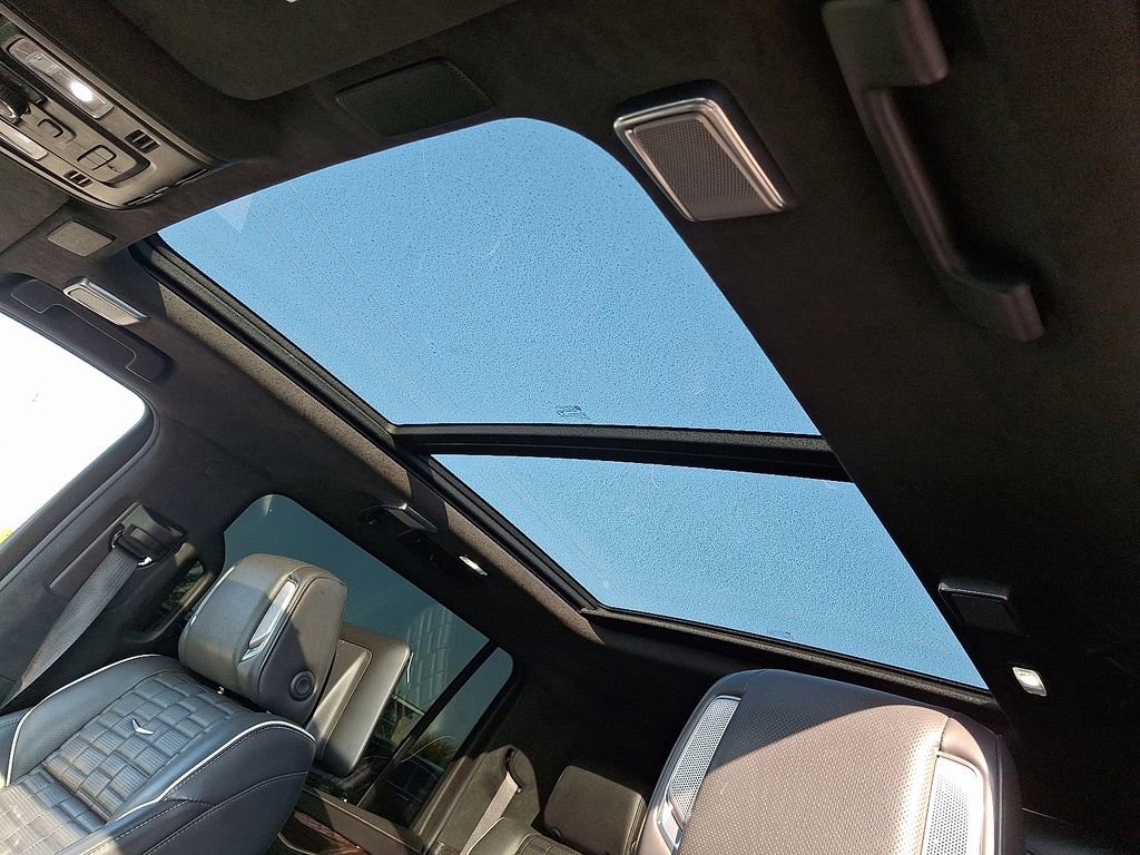 Used 2022 Cadillac Escalade ESV Sport Platinum image 17