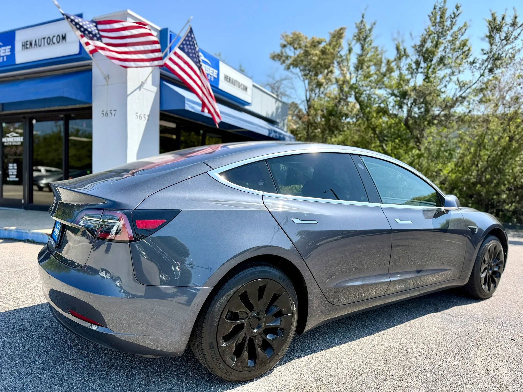 Used 2018 Tesla Model 3 Long Range image 1