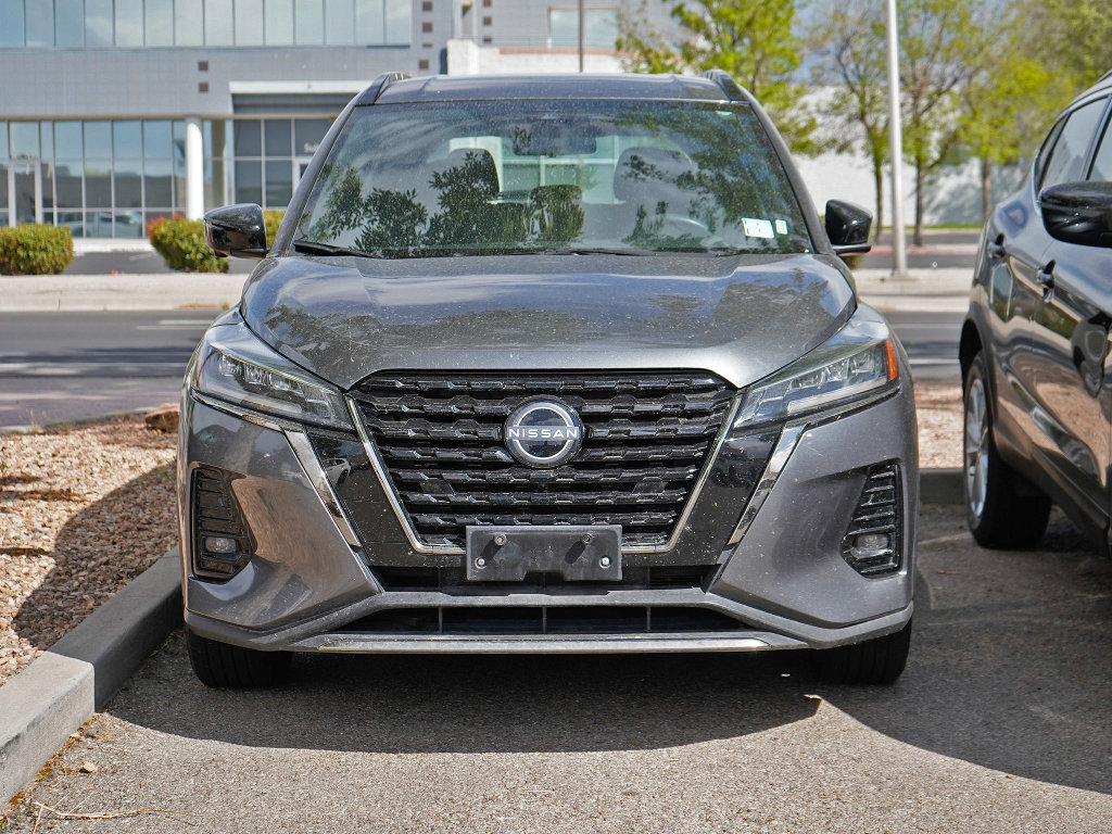Used 2024 Nissan Kicks SR image 2