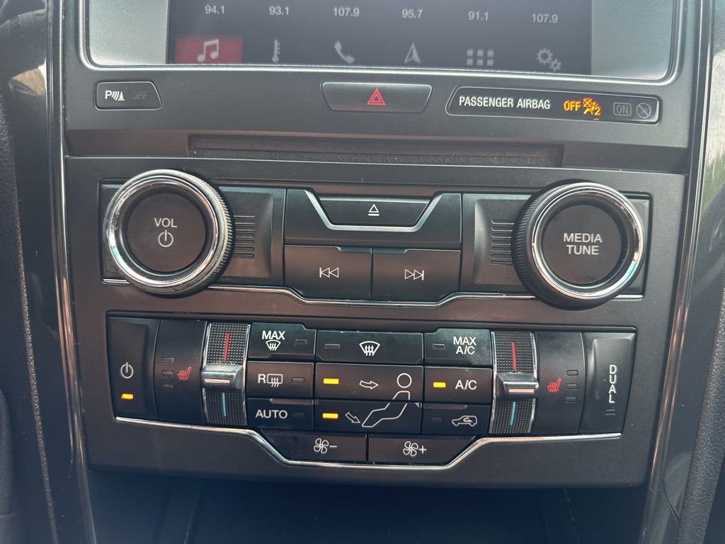 Used 2017 Ford Explorer XLT w/ Equipment Group 202A FWD image 4