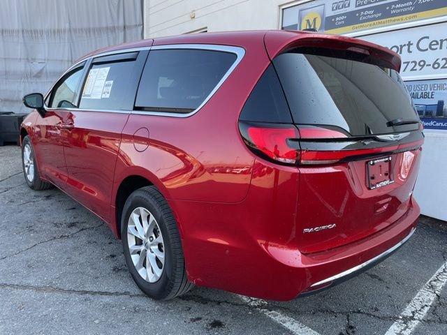 Used 2024 Chrysler Pacifica Touring-L image 3
