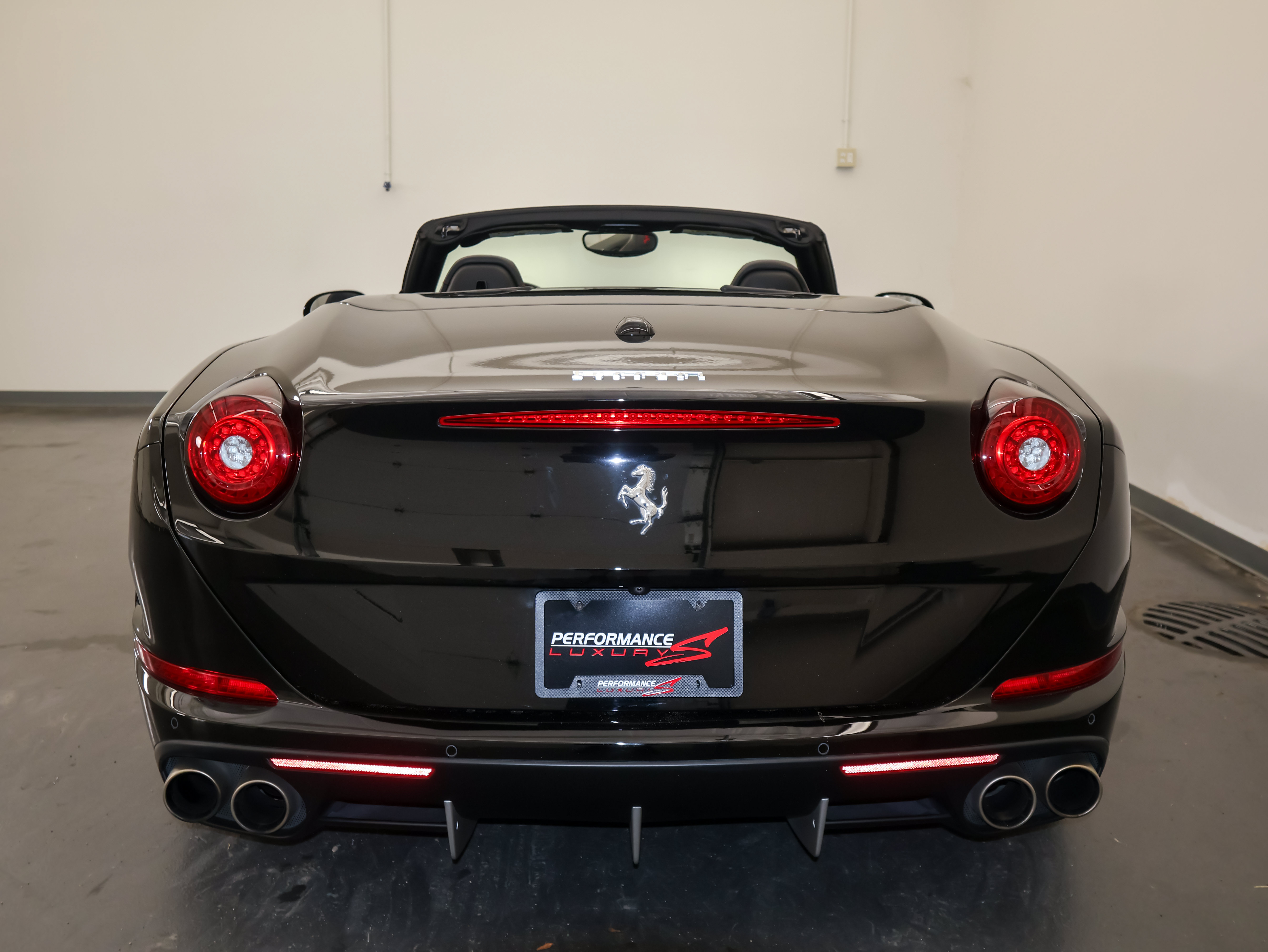 Used 2017 Ferrari California T RWD image 5
