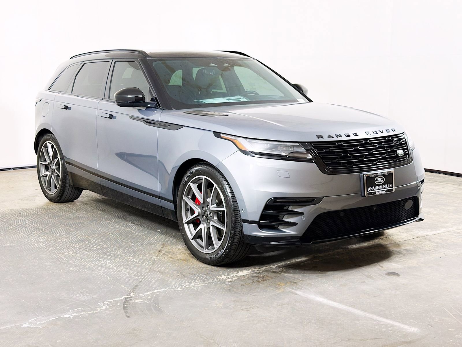 Certified 2025 Land Rover Range Rover Velar Dynamic SE AWD/4WD image 7