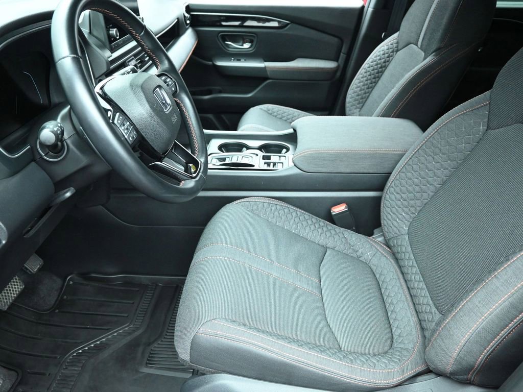 Used 2024 Honda Pilot Sport image 17