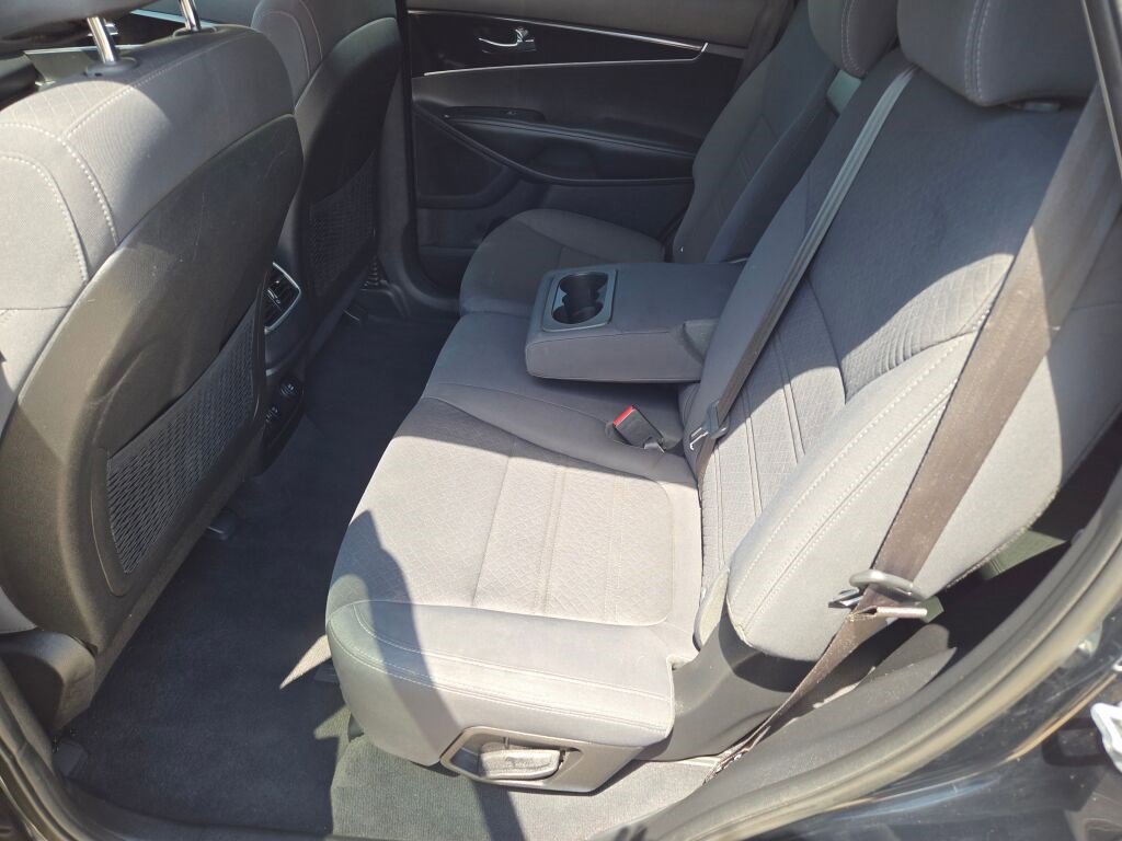 Used 2017 Kia Sorento LX w/ LX Convenience Package image 16