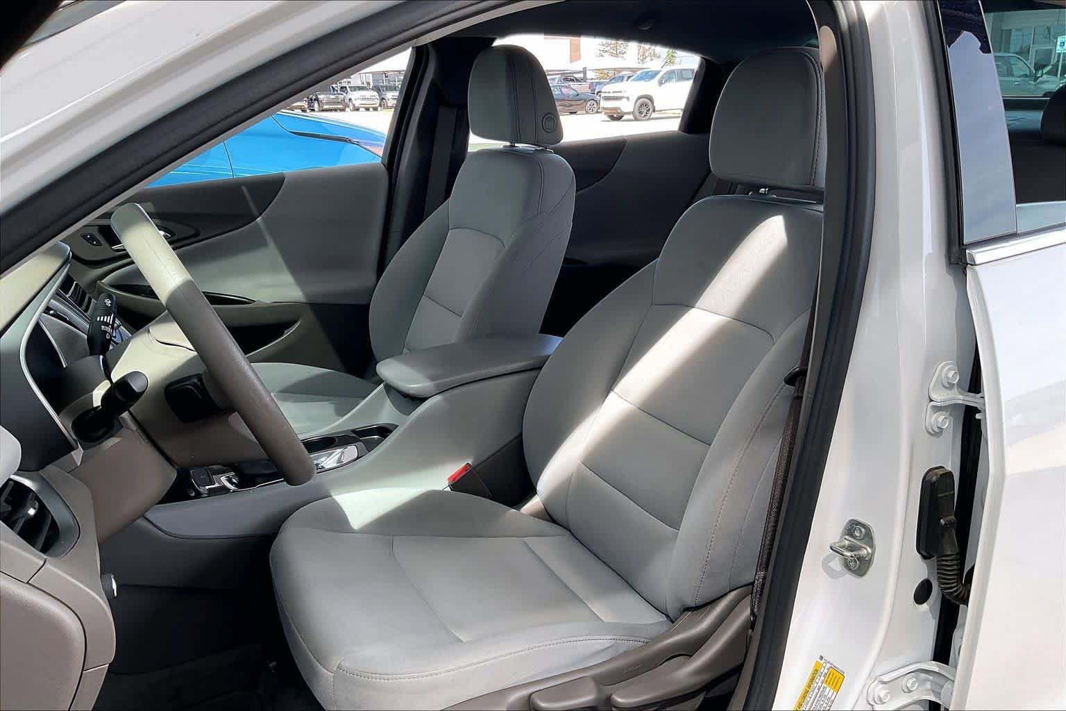 Used 2021 Chevrolet Malibu LS FWD image 9