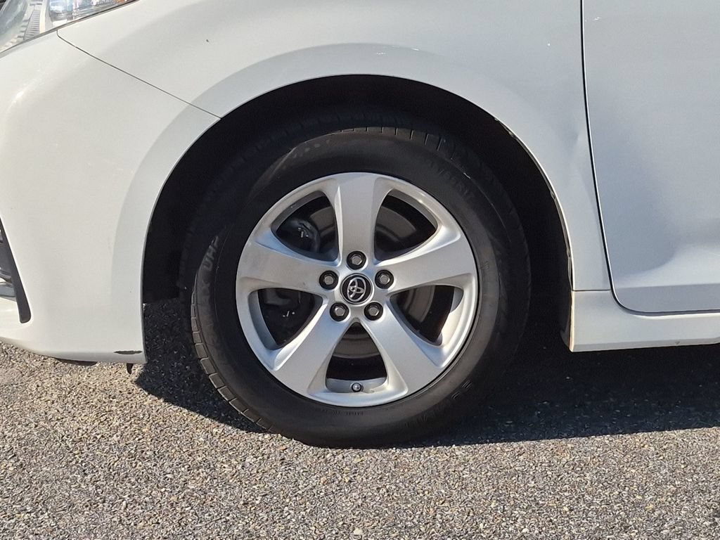 Used 2018 Toyota Sienna LE w/ Carpet Mat Package FWD image 10