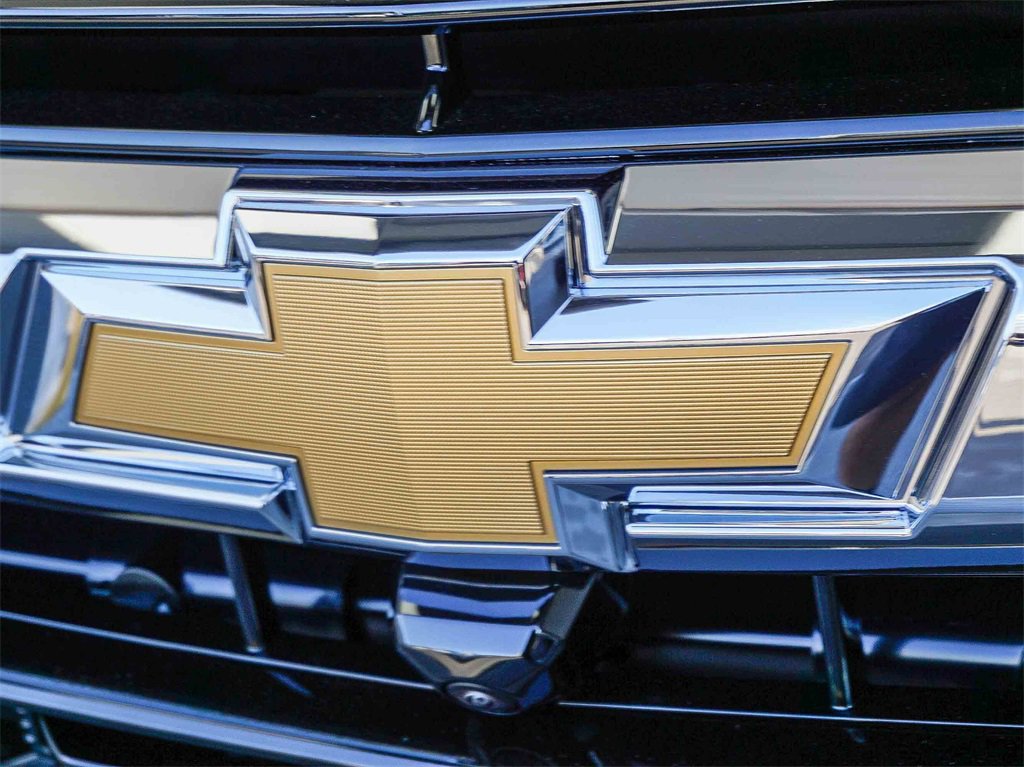 New 2026 Chevrolet Suburban LS image 4