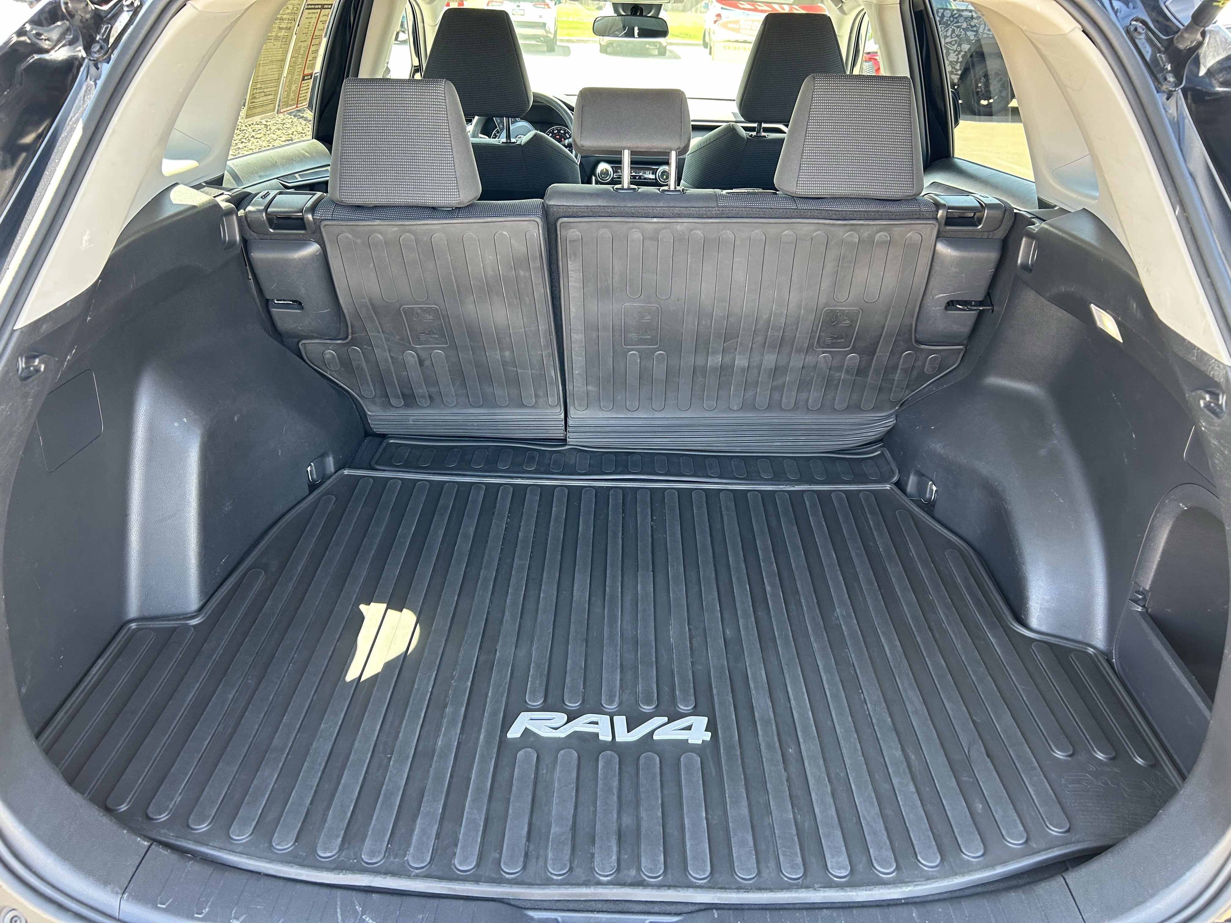 Certified 2022 Toyota RAV4 LE AWD/4WD image 18