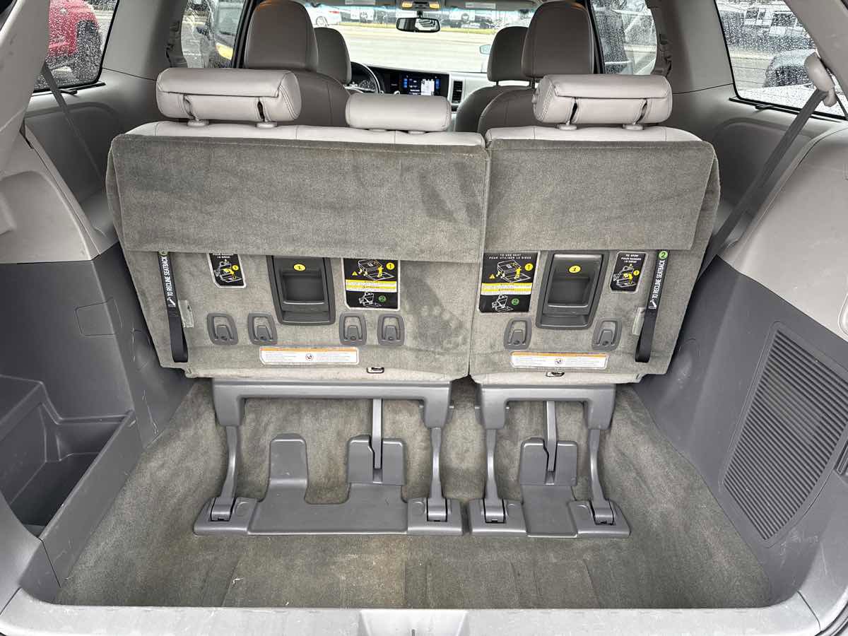 Used 2017 Toyota Sienna XLE Premium image 16