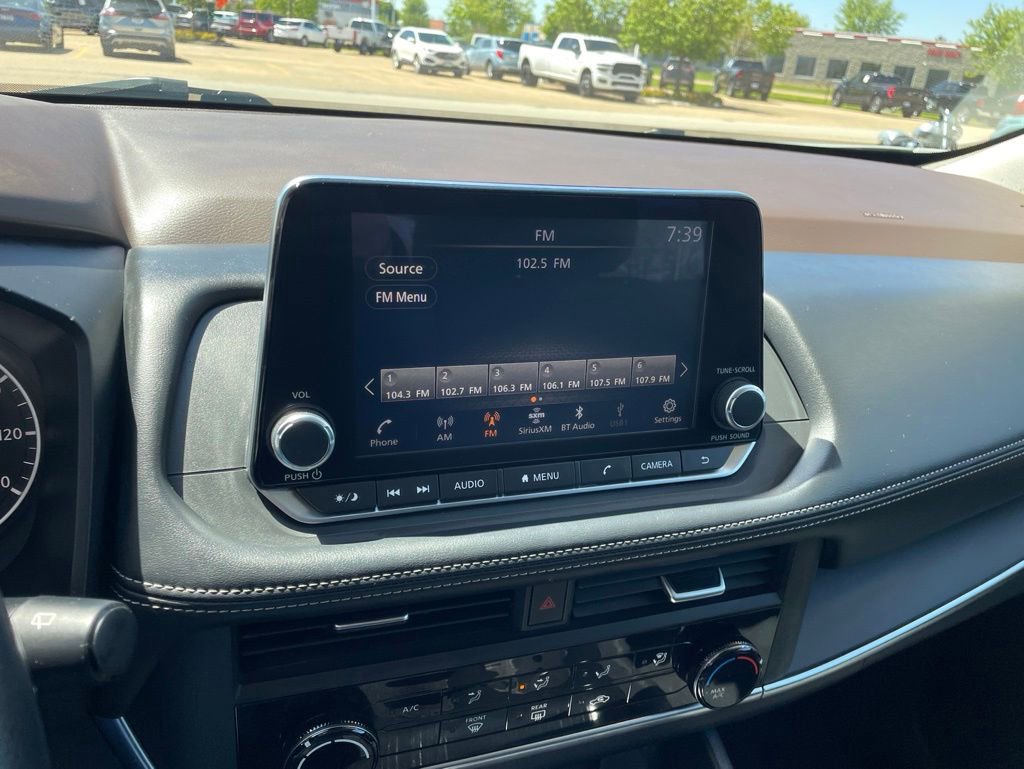 Used 2023 Nissan Rogue S AWD/4WD image 19