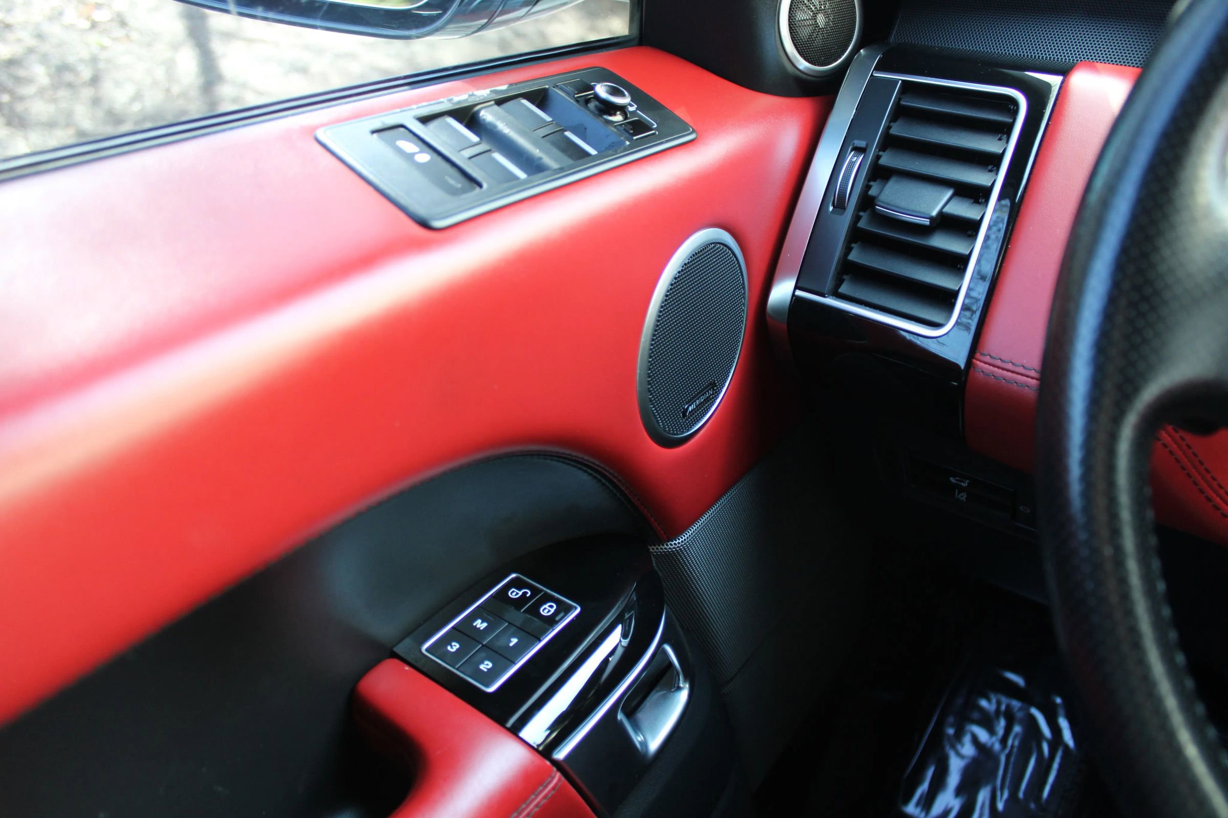 Used 2015 Land Rover Range Rover Sport Autobiography AWD/4WD image 28