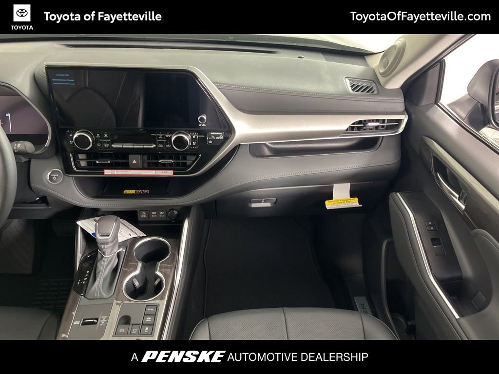 Used 2026 Toyota Highlander Limited image 23