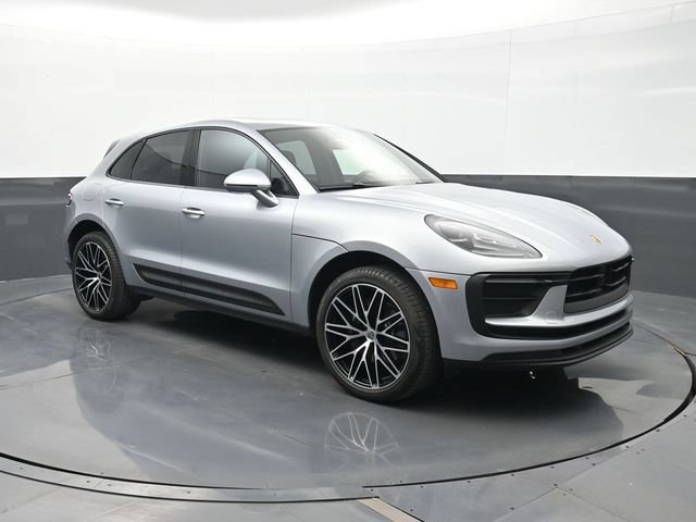 Certified 2025 Porsche Macan AWD/4WD image 23