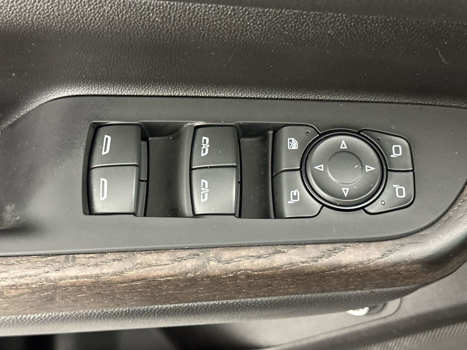 Used 2023 GMC Acadia Denali w/ Black Diamond Edition image 17