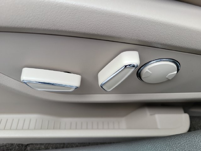 Certified 2023 Lincoln Nautilus Reserve AWD/4WD image 7