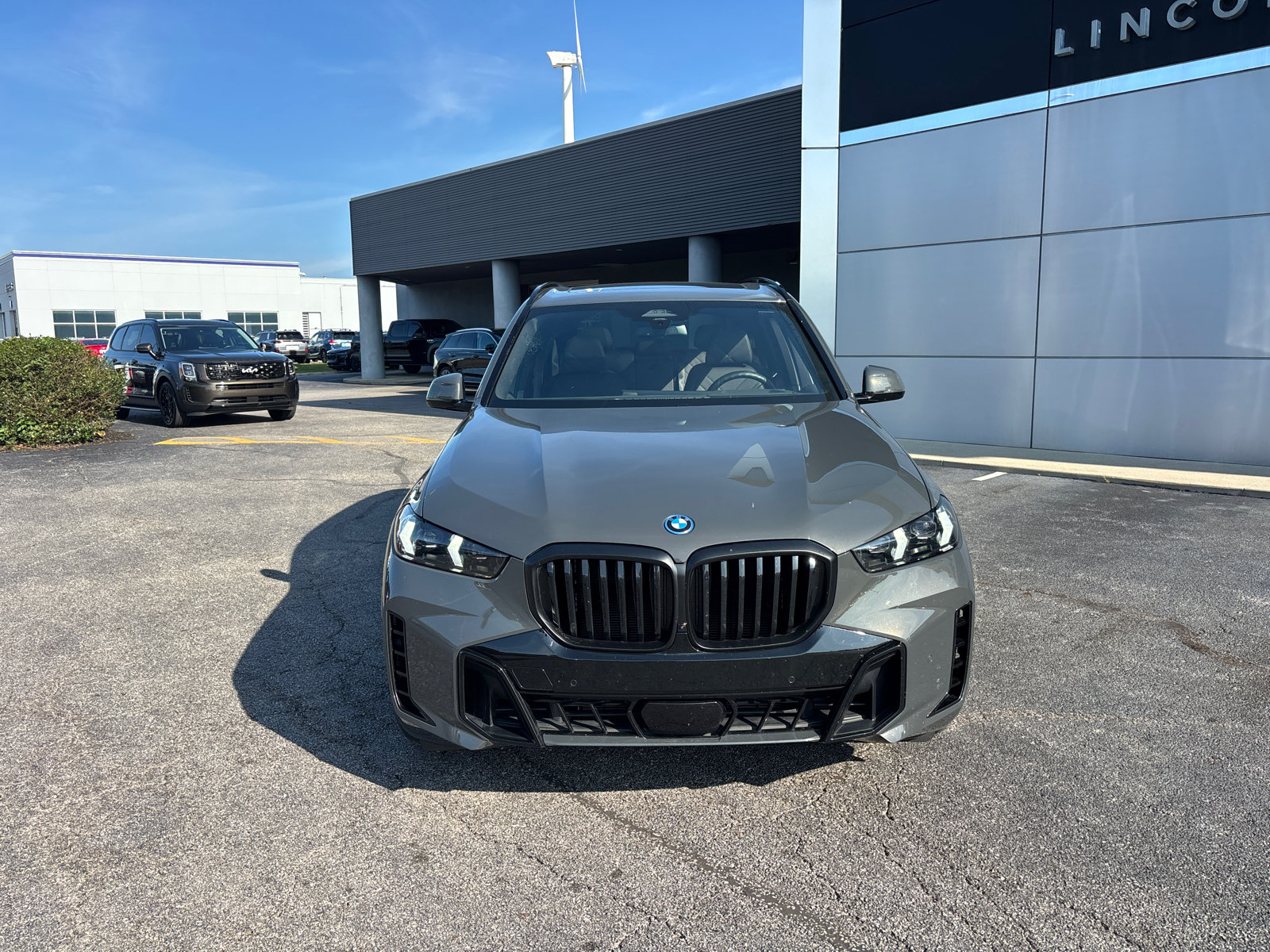 Used 2025 BMW X5 xDrive50e w/ M Sport Package AWD/4WD image 2