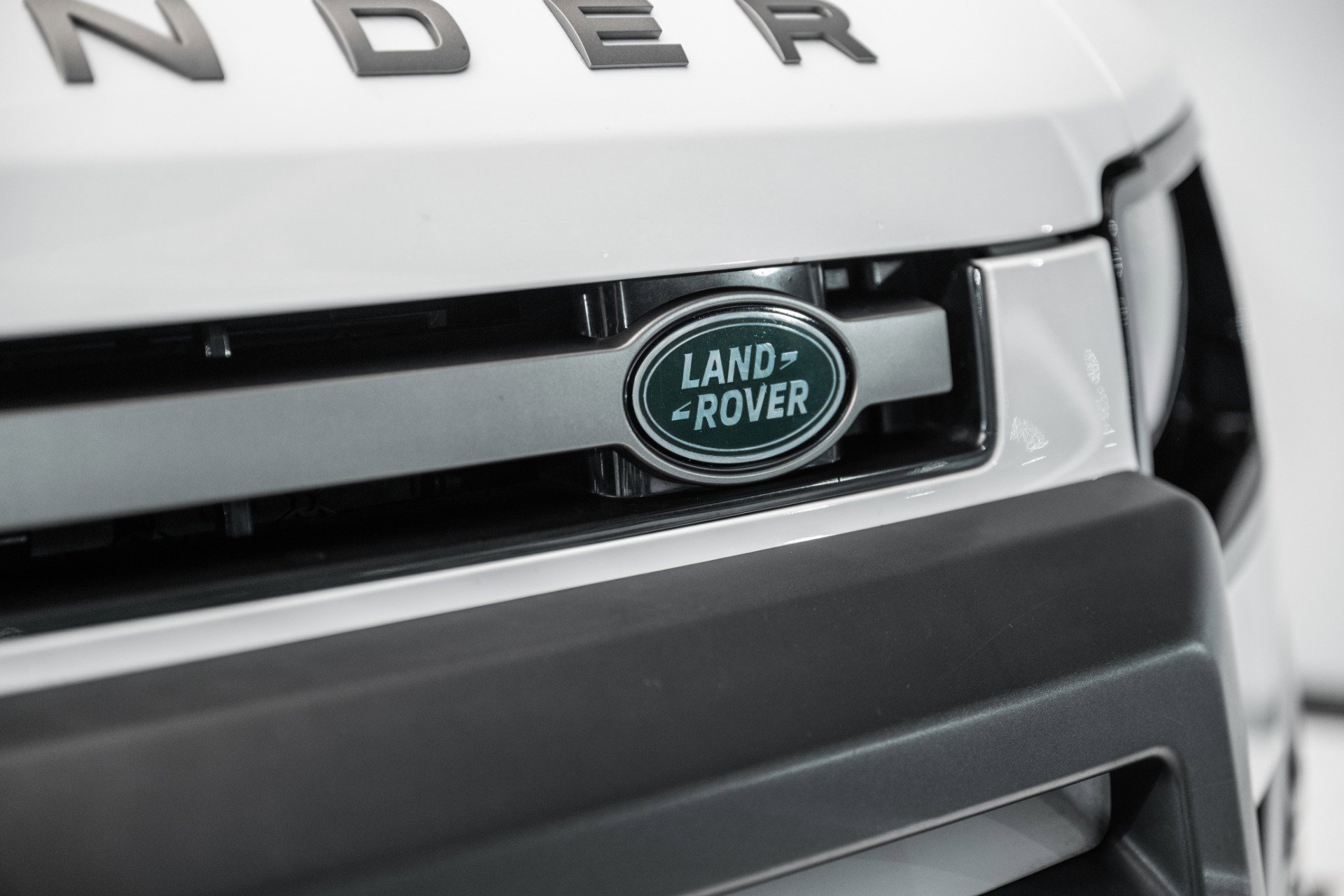 Used 2022 Land Rover Defender 110 X-Dynamic SE image 12