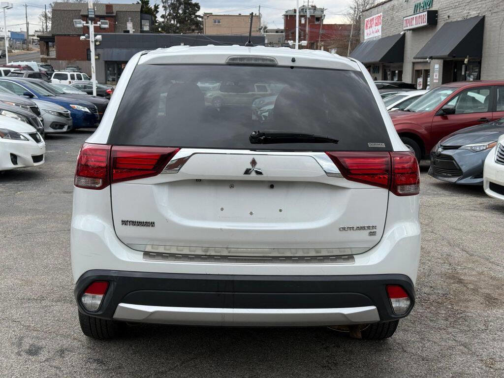 Used 2016 Mitsubishi Outlander SE image 10