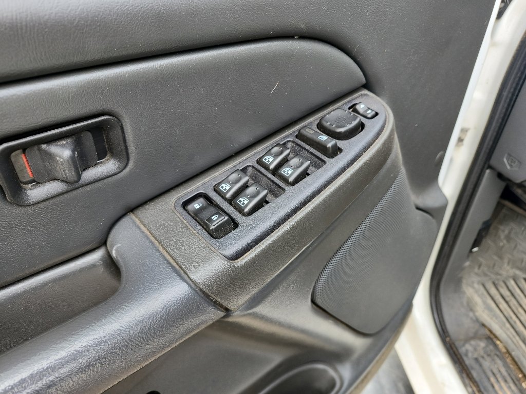 Used 2005 Chevrolet Silverado 2500 LS w/ Heavy-Duty Power Package image 17