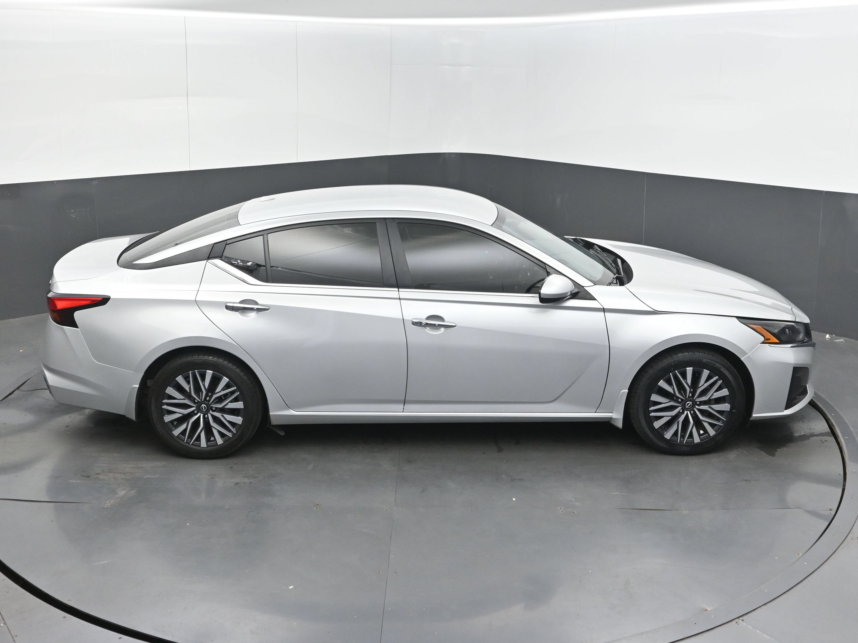 Used 2023 Nissan Altima 2.5 SV FWD image 38