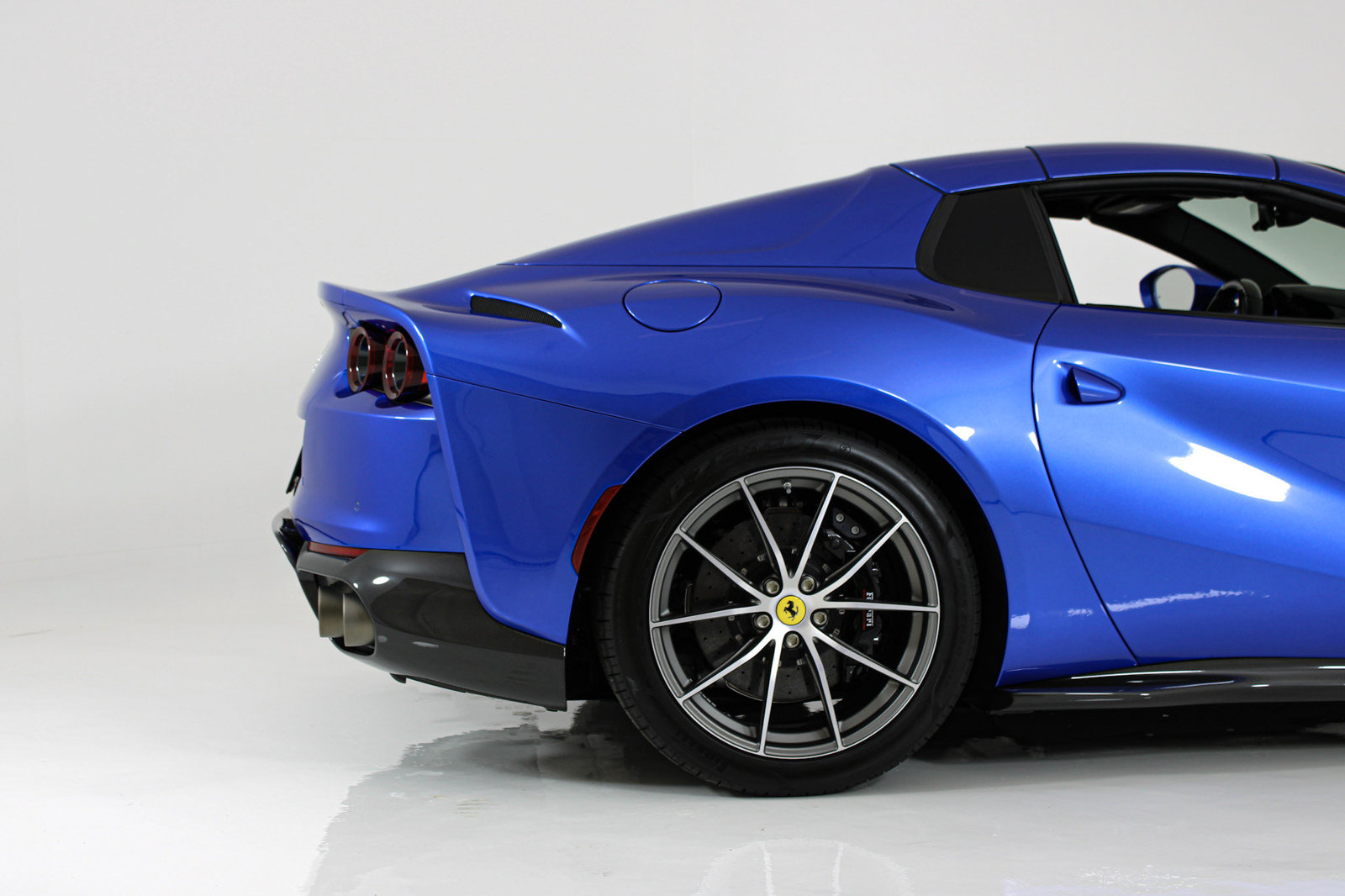 Certified 2022 Ferrari 812 GTS RWD image 43