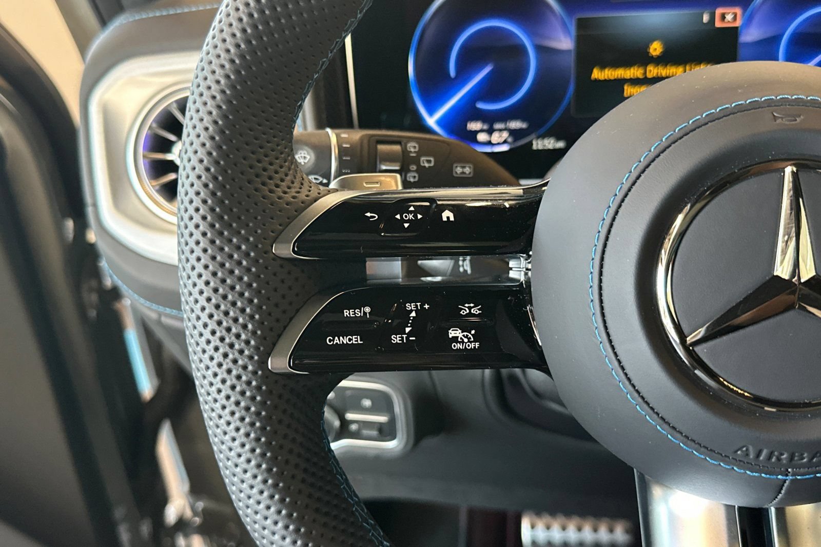Used 2025 Mercedes-Benz G 580 w/ EQ Technology image 35
