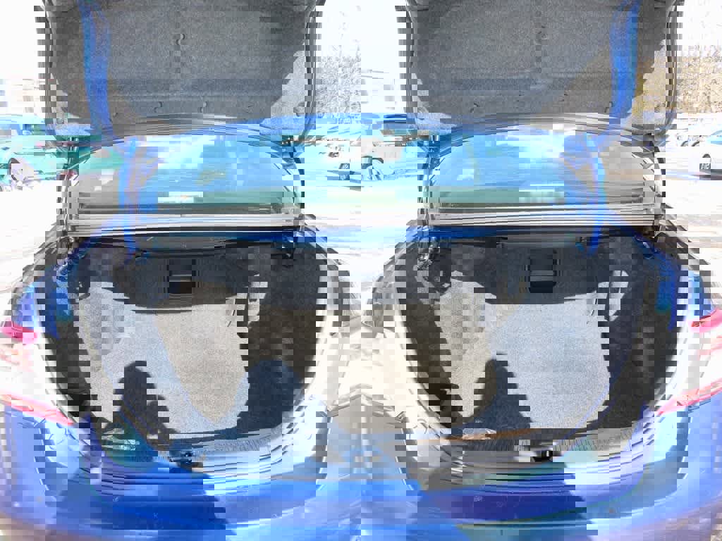 Used 2010 Toyota Camry LE image 10