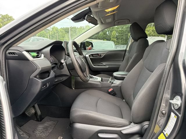 Used 2020 Toyota RAV4 LE FWD image 11